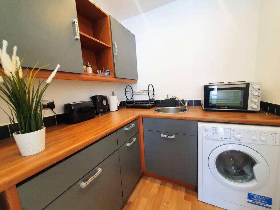 Contemporary Modern Studio Apartment - City Centre バーミンガム エクステリア 写真